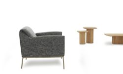 Poltrona VIRAH e mesas POD